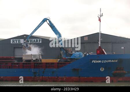 FEHN COURAGE FRACHTSCHIFF BEI RASTRUM LTD IM ROGGENHAFEN Stockfoto