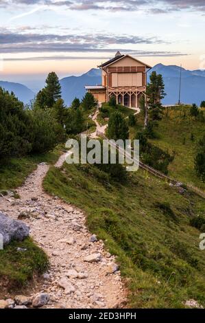 Ein Weg, der zum Königshaus auf Schachen vom König führt Ludwig II Stockfoto