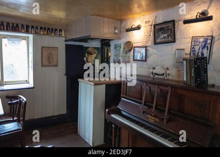 The Woolpack Public House, Slad, Nr Stroud, Gloucestershire. VEREINIGTES KÖNIGREICH. Das Lieblingslokal des englischen Autors und Dichters Laurie Lee. Stockfoto