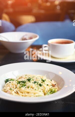 Mac- und Käsegerichte. Pasta-Abendessen Stockfoto