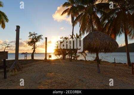 Der wunderschöne Sonnenuntergang auf der Insel Martinique, Französisch-Westindien. Stockfoto