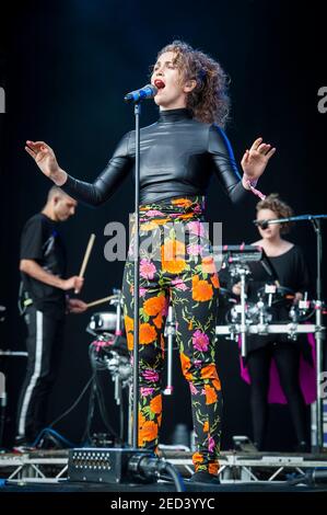 Rae Morris spielt live beim Field Day Festival 2017, Victoria Park, London. Bilddatum: Samstag, 3rd. Juni 2017. Bildnachweis sollte lauten: © DavidJensen Stockfoto