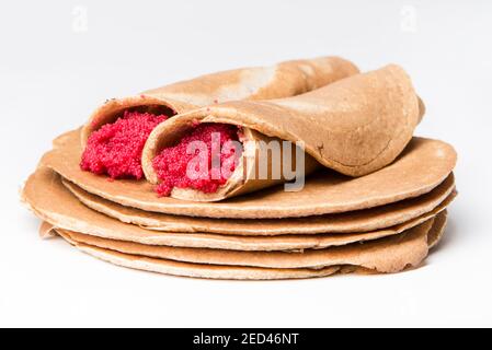 Blinis (Crepes mit rotem Kaviar typisch für den russischen Karneval) Stockfoto