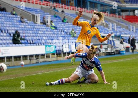 Reading, Vereinigtes Königreich. Februar 2021, 14th. EDGWARE, ENGLAND - FEBRUAR 14: Während der Barclays FA Women's Super League zwischen Reading und Everton im Madejski Stadium, Reading UK am 14th. Februar 2021 Credit: Action Foto Sport/Alamy Live News Stockfoto