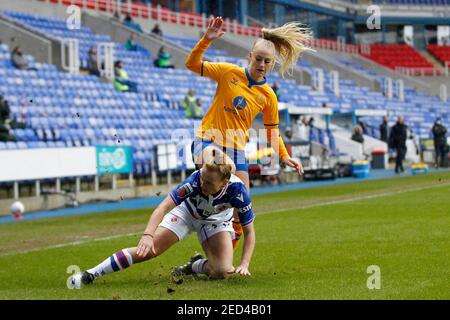 Reading, Vereinigtes Königreich. Februar 2021, 14th. EDGWARE, ENGLAND - FEBRUAR 14: Während der Barclays FA Women's Super League zwischen Reading und Everton im Madejski Stadium, Reading UK am 14th. Februar 2021 Credit: Action Foto Sport/Alamy Live News Stockfoto