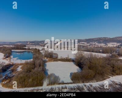 Luftaufnahme der Walhalla-Gedenkstätte in Donaustauf bei Regensburg auf Klarer kalter Wintertag mit Sonne und Schnee Stockfoto