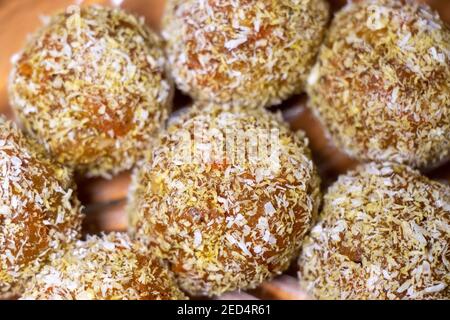 Traditionelle türkische Karotten erfreuen Cezerye, selektive Fokus. Süße Bälle Stockfoto