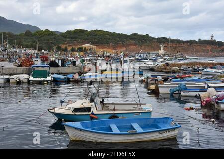 Alte Fischerboote im alten Hafen Stockfoto