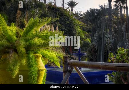 Blauer Brunnen im jardin majorelle Marrakesch Stockfoto