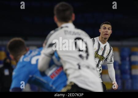 Neapel, Italien. Februar 2021, 13th. Juventus' portugiesischer Stürmer Cristiano Ronaldo Gesten während des Serie A Fußballspiels SSC Napoli gegen FC Juventus. Napoli gewann 1-0. Kredit: Unabhängige Fotoagentur/Alamy Live Nachrichten Stockfoto