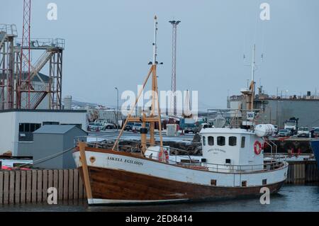 Akureyri Island - Dezember 22 2017: Altes isländisches renoviertes Fischerboot Askell Egilsson wird jetzt für Walbeobachtungstouren genutzt Stockfoto