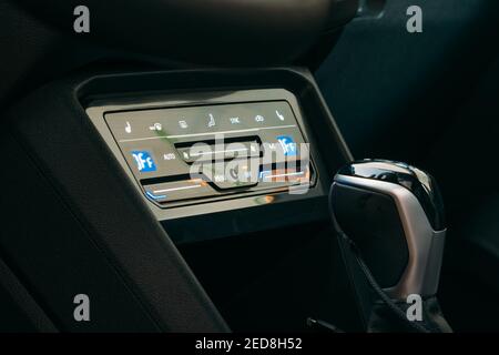 Neue moderne Sensor Auto Klimaanlage Bedienfeld oder Konsole der Klimaanlage, Sensor-Tasten, Nahaufnahme. Stockfoto