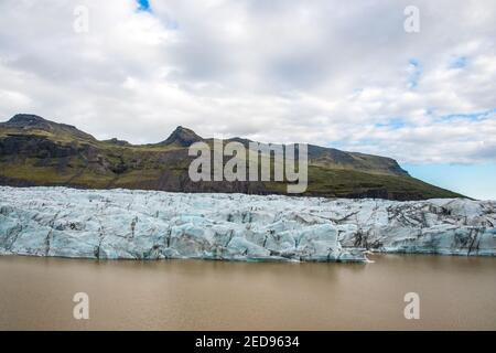 Svinafellsjokull Glacier Lagoon in der südisländischen Landschaft Stockfoto