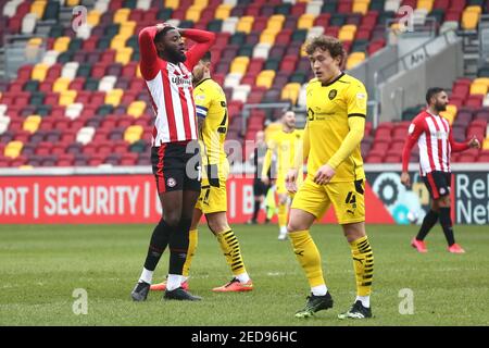 LONDON, ENGLAND. FEB 14th: Josh Dasilva von Brentford Gesten während des Sky Bet Championship Matches zwischen Brentford und Barnsley im Brentford Community Stadium, Brentford am Sonntag, 14th. Februar 2021. (Quelle: Federico Maranesi) Quelle: MI News & Sport /Alamy Live News Stockfoto