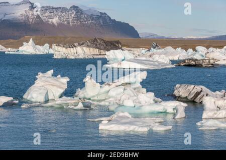 Eisberge auf der Jokulsarlon Gletscherlagune in Island Stockfoto