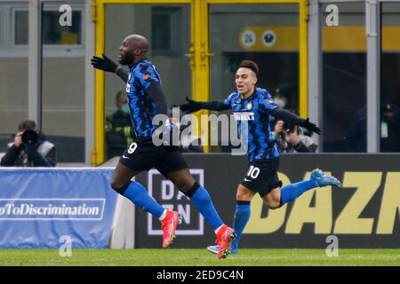 Mailand, Italien. Februar 2021, 14th. Mailand, Italien, Giuseppe Meazza Stadion, 14. Februar 2021, Lautaro Martinez (FC Internazionale) feiert nach dem Tor 3-1 beim FC Internazionale gegen SS Lazio - Italienischer Fußball Serie A Spiel Credit: Francesco Scaccianoce/LPS/ZUMA Wire/Alamy Live News Stockfoto