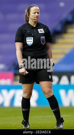 Reading, Vereinigtes Königreich. Februar 2021, 14th. EDGWARE, ENGLAND - FEBRUAR 14: Schiedsrichter, Stacey Pearson während der Barclays FA Women's Super League zwischen Reading und Everton im Madejski Stadium, Reading UK am 14th Februar 2021 Credit: Action Foto Sport/Alamy Live News Stockfoto