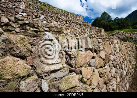 Prähispanische Markierungen auf Felsen an der archäologischen Stätte San Felipe de los Alzati in Michoacan, Mexiko. Stockfoto
