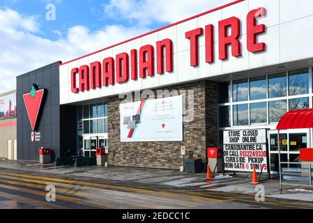 Ottawa, Kanada – April 25. 2020: Canadian Tire wurde gezwungen, seine Filialen in Ontario zu schließen, um die COVID-19-Maßnahmen einzuhalten. Der kanadische Retai Stockfoto