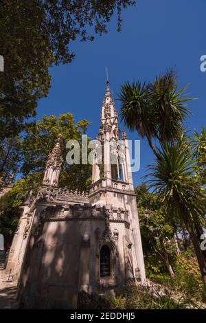Quinta da Regaleira befindet sich in der magischen Stadt Sintra, weniger als 1 Stunden von der portugiesischen Hauptstadt Lissabon entfernt. Stockfoto