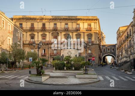 Monumento al Cardinale Dusmet auf der Piazza San Francesco d'Assisi in Catania, Sizilien Stockfoto