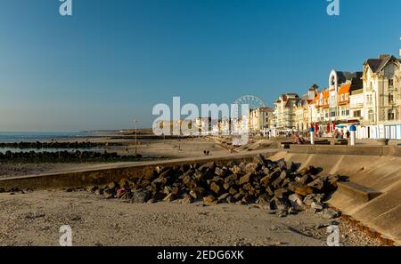 Strandpromenade von Wimereux an der französischen Opalküste. Stockfoto