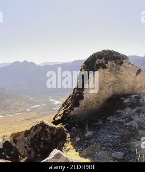 Bergsteinformation in der Nähe bum la Pass in tawang Bezirk von arunachal pradesh, nordostindien Stockfoto