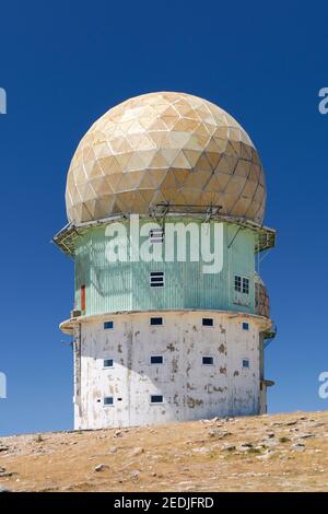 Alte grunge suchen verlassene Sternwarte auf der serra da estrella, Portugal, EU, höchsten Berg in Portugal Stockfoto