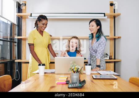 Geschäftsteam bei der Präsentation Stockfoto