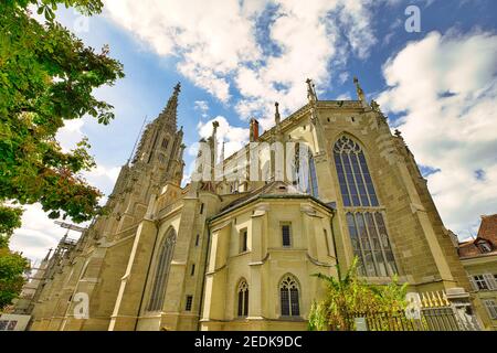 Berner Münster oder Berner Dom, ein schweizerisch-reformierter Dom in der Altstadt von Bern, Schweiz. Erbaut im gotischen Stil, begann der Bau im Jahr 1421 Stockfoto