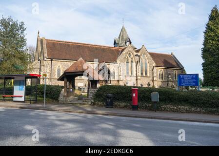 Holy Trinity Church, Northwood, Middlesex. Aus Feuerstein, erbaut 1852 im Stil der Gotik. Stockfoto