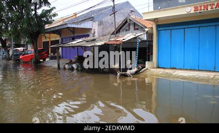 Hochwasseratmosphäre im Dorf Pekalongan, Indonesien, 12. Februar 2021 Stockfoto