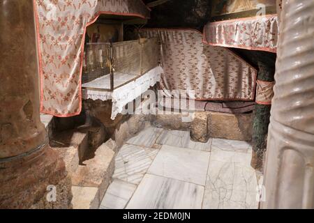 Der Altar der Anbetung der Heiligen drei Könige in der Krippenkapelle in der Geburtskirche in Bethlehem, Palästina Stockfoto