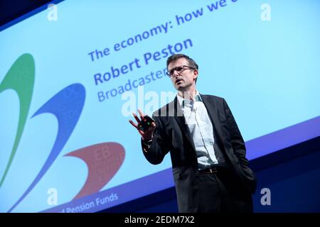 Robert Peston ist Journalist, Moderator und Gründer der Bildungseinrichtung Speakers for Schools. Er ist politischer Redakteur der ITV News und Moderator der wöchentlichen politischen Diskussionsshow Peston (zuvor Peston am Sonntag). Von Februar 2006 bis März 2014 war er von März 2014 bis November 2015 Wirtschaftsredakteur bei BBC News and Economics. Mit seiner Berichterstattung über die Finanzkrise Ende 2000s wurde er einer breiteren Öffentlichkeit bekannt, vor allem mit seiner Berichterstattung über die Northern Rock-Krise. Stockfoto