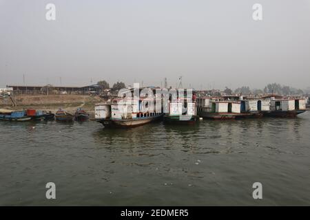 Die Padma-Brücke ist eine Mehrzweckbrücke über den Padma-Fluss. Nach Fertigstellung wird sie die größte Brücke in Bangladesch sein. Stockfoto