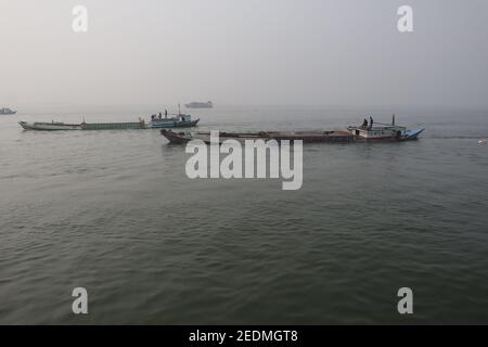 Die Padma-Brücke ist eine Mehrzweckbrücke über den Padma-Fluss. Nach Fertigstellung wird sie die größte Brücke in Bangladesch sein. Stockfoto