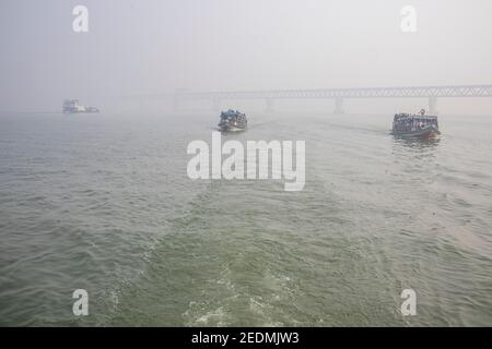 Die Padma-Brücke ist eine Mehrzweckbrücke über den Padma-Fluss. Nach Fertigstellung wird sie die größte Brücke in Bangladesch sein. Stockfoto