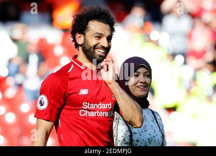 Liverpools Mohamed Salah Mit Frau Sterndeuter Nach Der Premier League Match In Liverpool Liverpool Stockfotografie Alamy