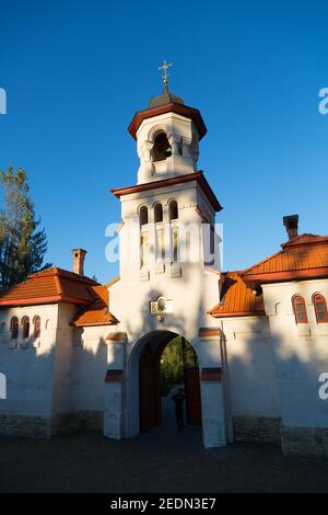 01,09.2016, Curchi, Rajon Orhei, Moldawien - das Torhaus des Klosters von Curchi.. 00A160901D360CAROEX.JPG [MODELLVERSION: NICHT ZUTREFFEND, EIGENTUM Stockfoto