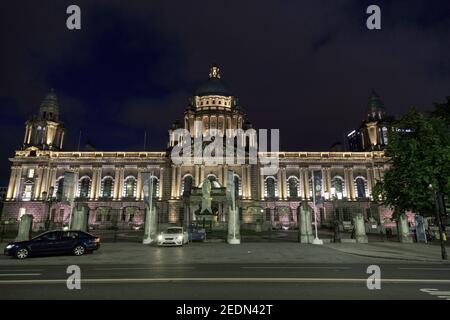 13,07.2019, Belfast, Nordirland, Vereinigtes Königreich - das Rathaus am Donegall Square wurde 1906 eröffnet und ist ein Wahrzeichen, aber auch ein Verwaltungszentrum. Stockfoto