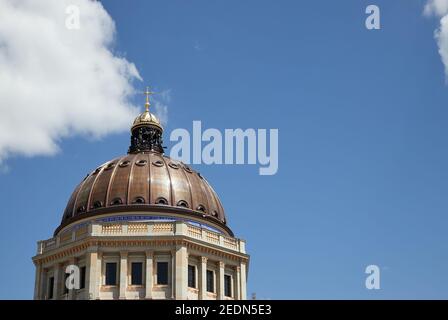 02,06.2020, Berlin, Berlin, Deutschland - die Kuppel des Humboldt Forums in Berlin-Mitte. Das fast fertiggestellte Museum am Schlossplatz war weitgehend reconstr Stockfoto