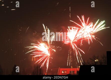 01,01.2020, Berlin, Rheinland-Pfalz, Deutschland - Silvesterfeuerwerk.. 00S200101D289CAROEX.JPG [MODELLVERSION: NICHT ZUTREFFEND, EIGENTUMSFREIGABE Stockfoto