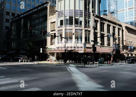 CHICAGO - 9th. NOVEMBER 2019: Sonnenlicht reflektiert aus einem Fenster in Downtown Chicago. Stockfoto