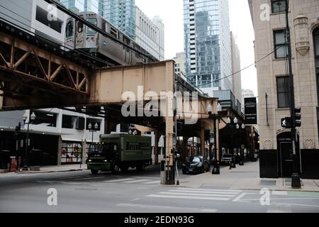 CHICAGO - 9th. NOVEMBER 2019: Downtown Chicago und der L Train. Stockfoto