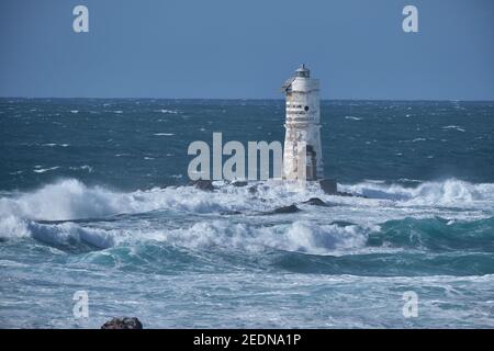 Faro mangiabarche, berühmter Leuchtturm in Calasetta, Sant Antioco, Sardinien, Italien Stockfoto