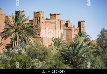 24,12.2010, Ouarzazate, Ouarzazate, Marokko - Blick auf die Architektur der alten Lehmbauten der historischen Festung von Aït-Ben-Haddouh, eine UN Stockfoto