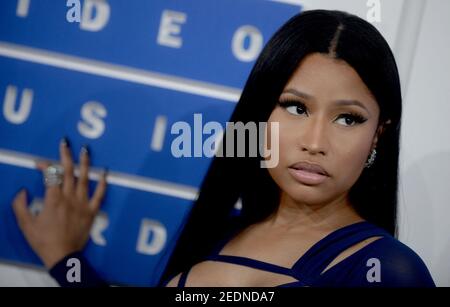 Datei Foto vom 28. August 2016 von Nicki Minaj bei der Ankunft bei den MTV Video Music Awards im Madison Square Garden in New York City, NY, USA. Der Vater des Sängerrappers Nicki Minaj ist gestorben, nachdem er in New York von einem Auto getroffen wurde, sagte die Polizei. Robert Maraj, 64, war am Freitagabend auf einer Straße in Long Island unterwegs gewesen, als er von dem Auto getroffen wurde, bevor das Auto seine Reise fortsetzte. Foto von ABACAPRESS.COM Stockfoto