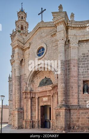 Außenansicht der Pfarrkirche Nuestra Señora de la Asunción de la Vall D'Uixó aus dem 18th. Jahrhundert in Castello, Comunitat Valenciana, Spanien, Europealtarpie Stockfoto