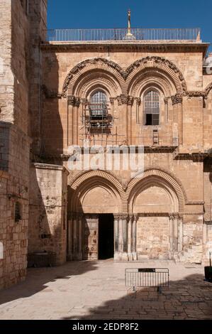 Der Eingang zur Kirche des Heiligen Grabes, Jerusalem, Israel Stockfoto