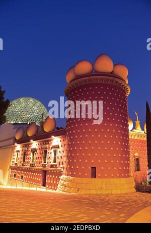 Dali Theater und Museum am Abend, Spanien, Katalonia, Figueres Stockfoto